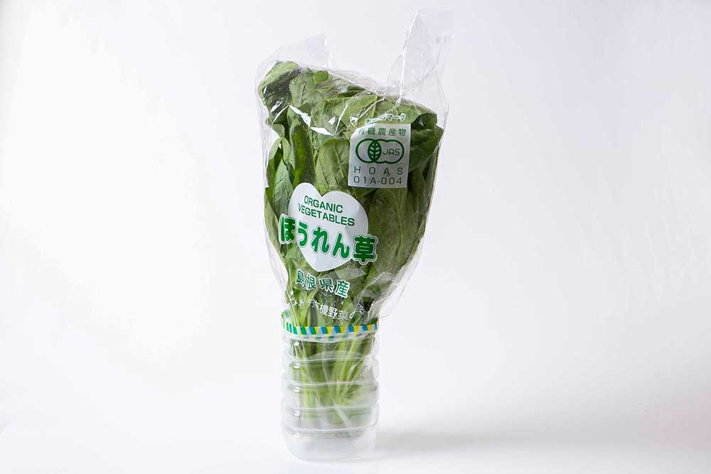 ほうれん草はペットボトルの空き容器などを利用して立てて冷蔵保存